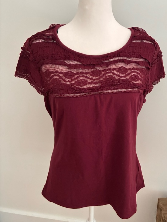 H&M Tops - H&M burgundy lace short sleeve summer top. Women large. Boho cowgirl